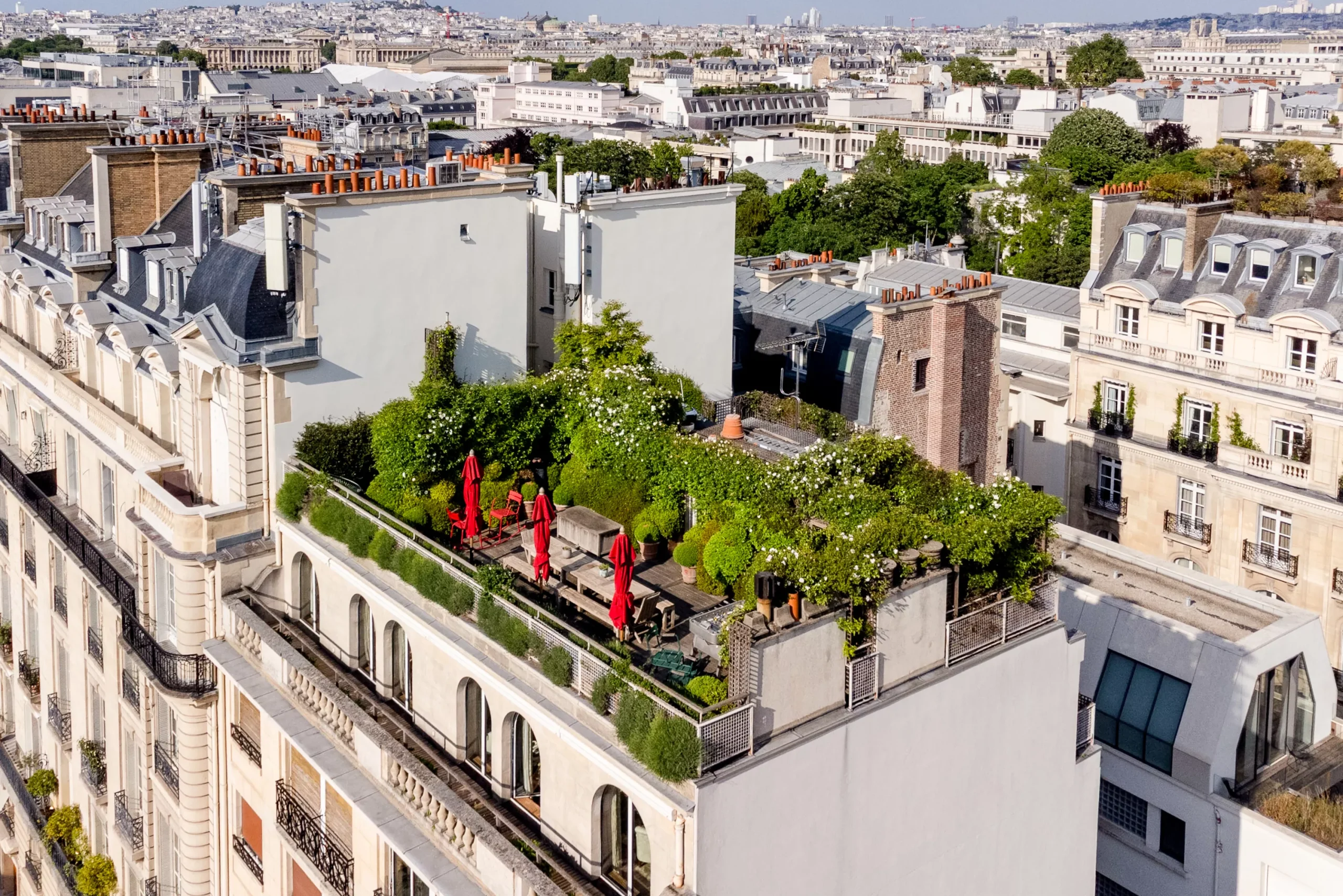 Immobilier de luxe : êtes-vous prêt à vous offrir cette vue imprenable sur les Invalides et la Tour Eiffel ?